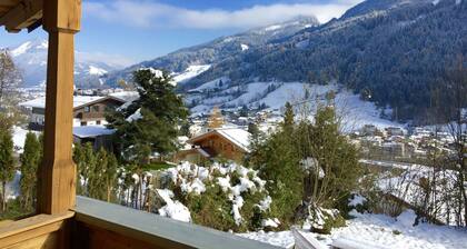 Chalet premium avec vue imprenable sur la montagne au milieu de la zone de sports d'hiver de KAPRUN