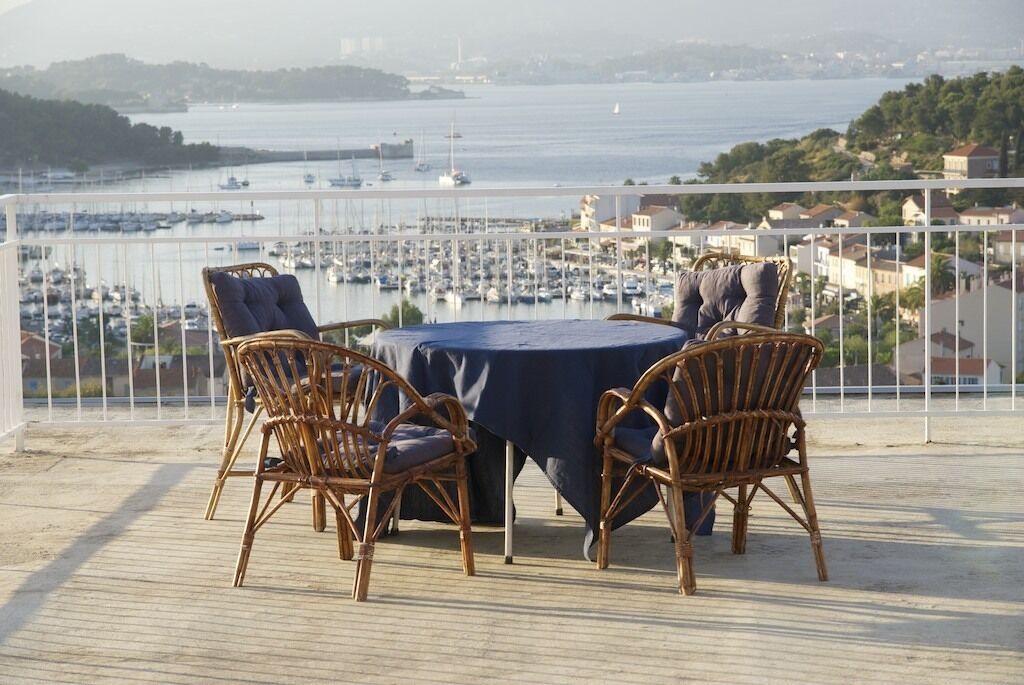 Apartment with large panoramic terrace, pool and tennis in the residential complex