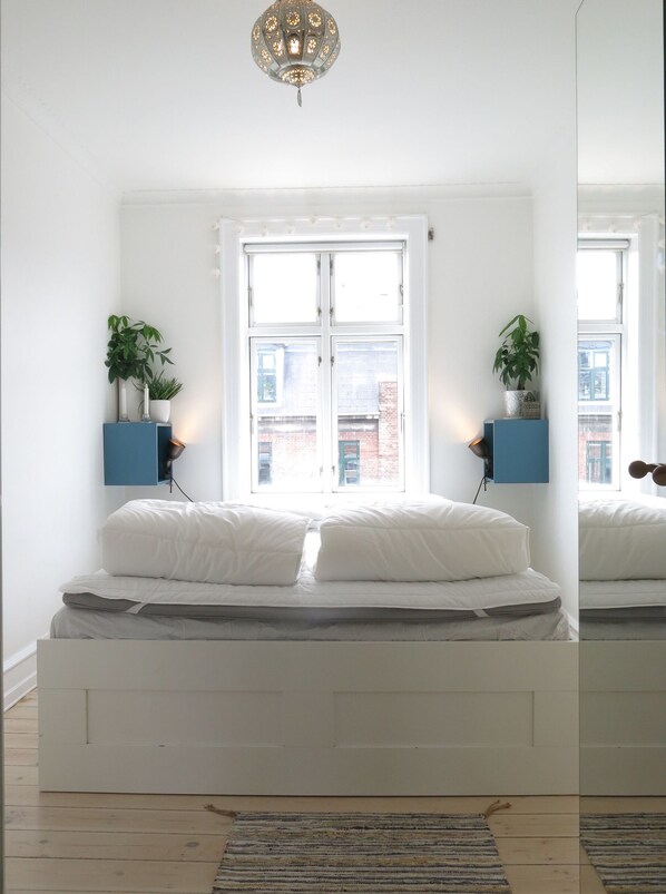 2 bedrooms, iron/ironing board, travel crib, free WiFi