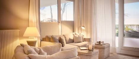 TV, DVD player, books, stereo