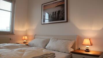 2 bedrooms, travel crib, free WiFi