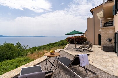 Apartment with stunning sea views and views of the island of Cres
