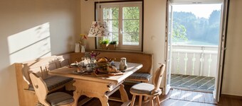 Spacious apartment in a quiet secluded location, large balcony and garden