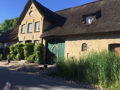 große, gemütliche fewo unter reet im denkmalgeschützten geesthardenhaus