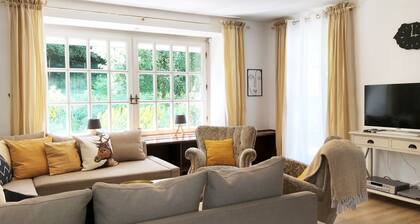 Family-friendly home for 10 persons, big garden, Fireplace, 4 km ski carousel.