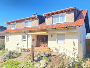 Exterior - Idyllic apartment in the countryside with terrace, parking space (wallbox) and bicycle room. (Lindau (Bodensee))