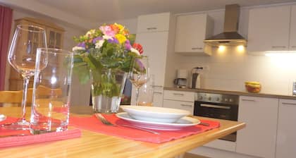 Apartamento idílico de 60 m² con terraza en el campo, a solo 2,5 km del lago de Constanza