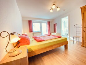 1 bedroom, travel cot, free WiFi, bed sheets