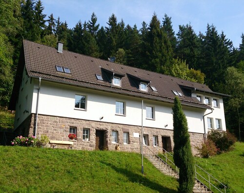 House Lütsche - right on the lake in the Thuringian Forest