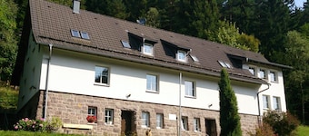 House Lütsche - right on the lake in the Thuringian Forest