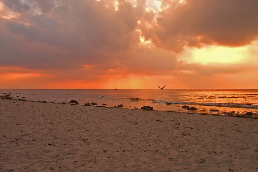 quiet apartment near the beach on the ground floor + DG with garden incl. Indoor swimming pool \/ sauna etc.