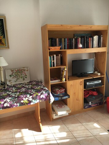 Bibliothèque + TV