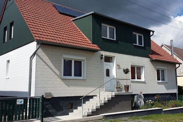 Herzlich willkommen in unserer Ferienwohnung in der oberen Etage!