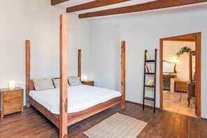 2 bedrooms, desk, iron/ironing board, travel cot - Authentic village house with sea views in the heritage district of Andratx (Andratx)