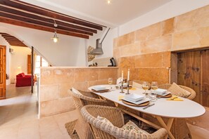 Dining - Authentic village house with sea views in the heritage district of Andratx (Andratx)
