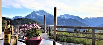 Living at one level with the gigantic mountain panorama and alpine landscape