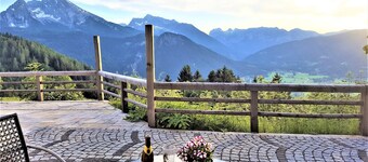 Living at one level with the gigantic mountain panorama and alpine landscape