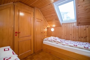 2 slaapkamers, reisbedje, gratis wifi, beddengoed