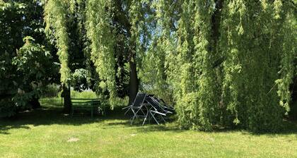 Große, gemütliche Ferienwohnung am Bergsee mit privater Liegewiese