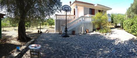 المنطقة المحيطة بالمنشأة