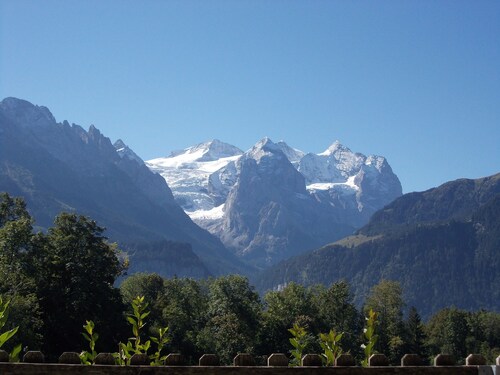 Zuhause mit traumhafter Aussicht auf Berge und Gletscher