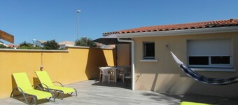 Friendly renovated house, modern&comfortable, ideal location, close to the beach