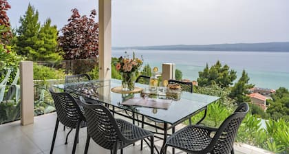 Villa Parsella 170m from the sandy beach with 5 bedrooms, pool, wellness, sea view