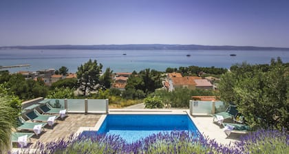Villa Parsella 170m from the sandy beach with 5 bedrooms, pool, wellness, sea view