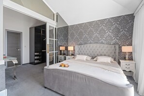 5 bedrooms, iron/ironing board, travel crib, free WiFi