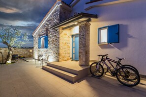 Exterior - Warm, sunny, private and family friendly villa, where pets are welcome (Svetvinčenat)