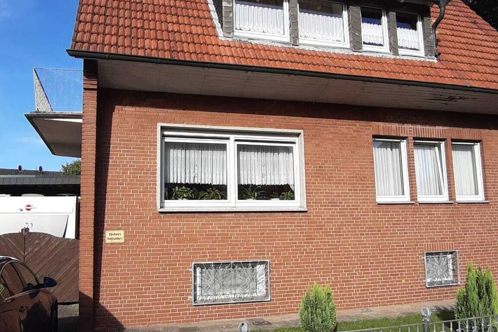 Comfortable non-smoking Fe-Wo with covered balcony in a quiet and central location