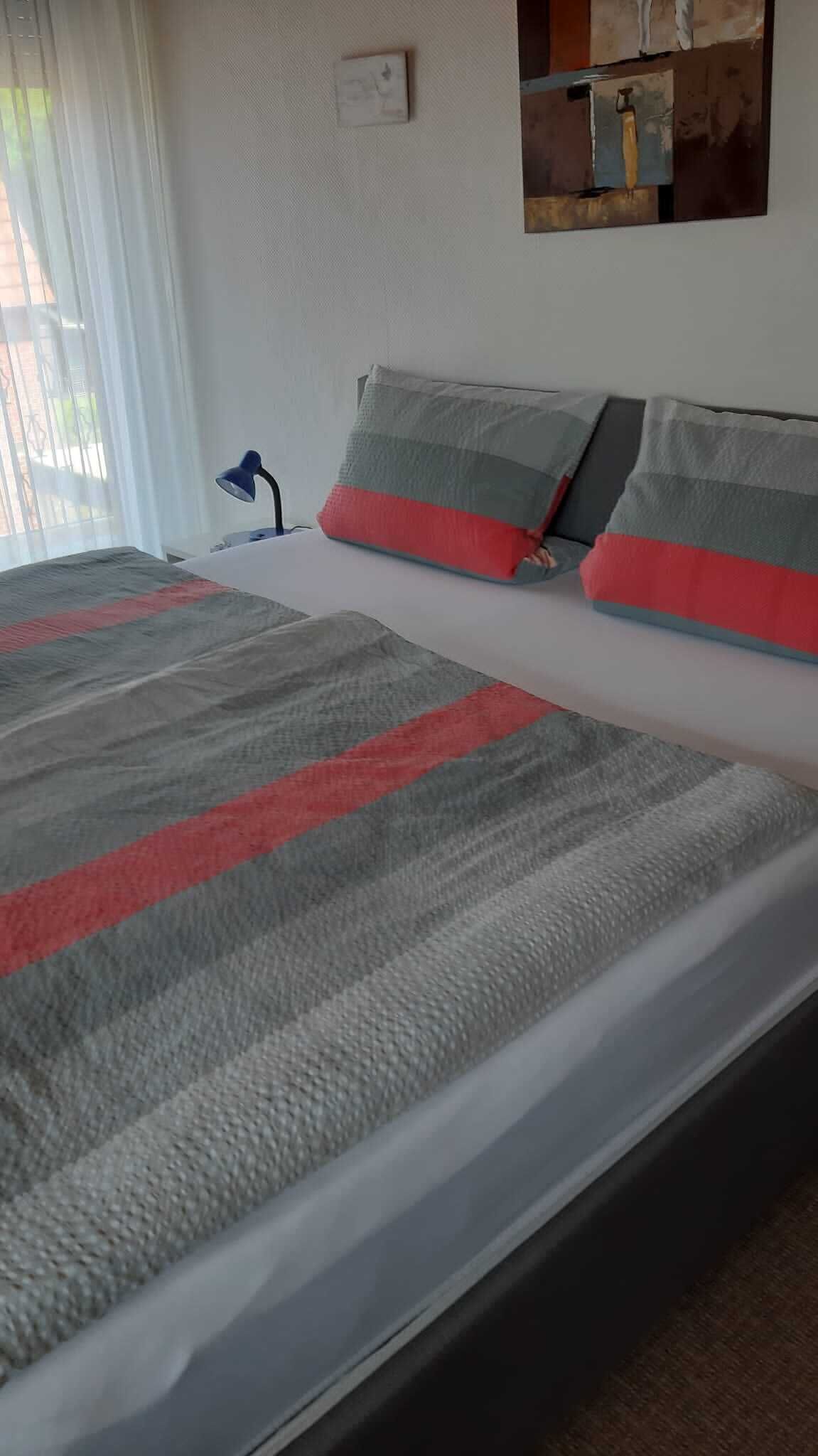 Comfortable non-smoking Fe-Wo with covered balcony in a quiet and central location