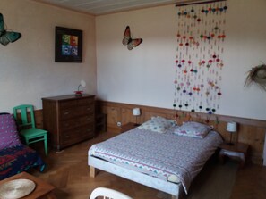 2 habitaciones, tabla de planchar con plancha, wifi y ropa de cama