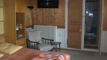 2 makuuhuonetta, silitysrauta/-lauta, Wi-Fi, vuodevaatteet