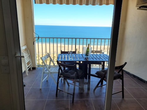 Sur la plage ...dans la baie de ROSAS!!