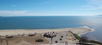 YOU Escape IN BAY OF Roses, ONE OF THE Most Beautiful World!