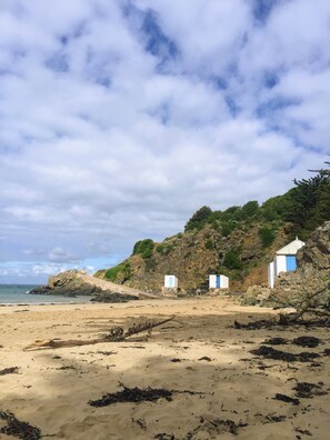Plage à proximité, chaises longues