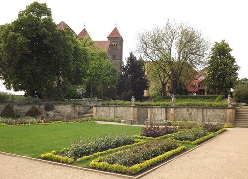 Idyllisches Ferienhaus mit Terrasse und romantischen Garten in zentraler Lage