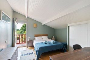 3 bedrooms, iron/ironing board, free WiFi, bed sheets