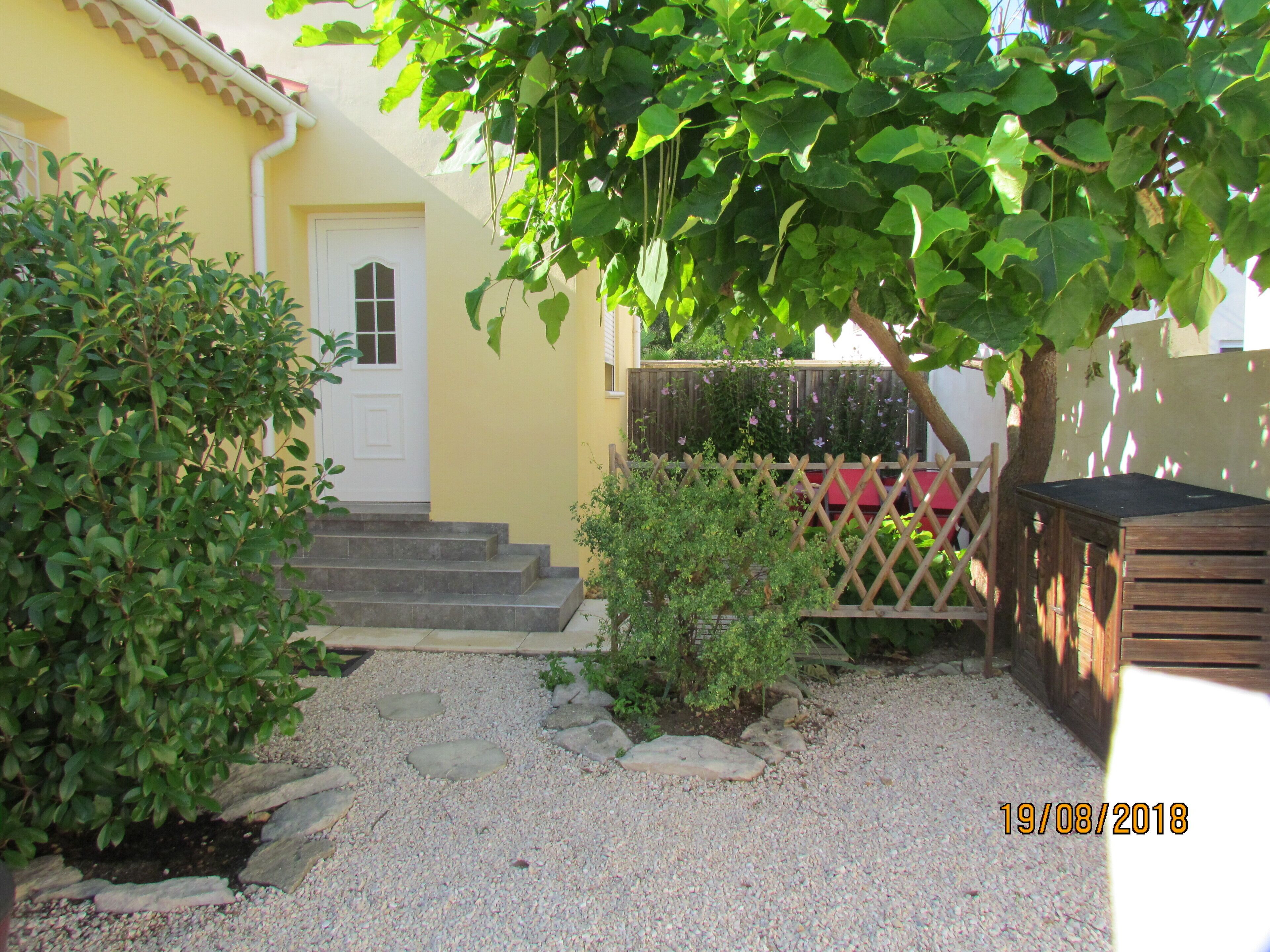 Air-conditioned maisonette ideally located in the charming village of Gallargues.