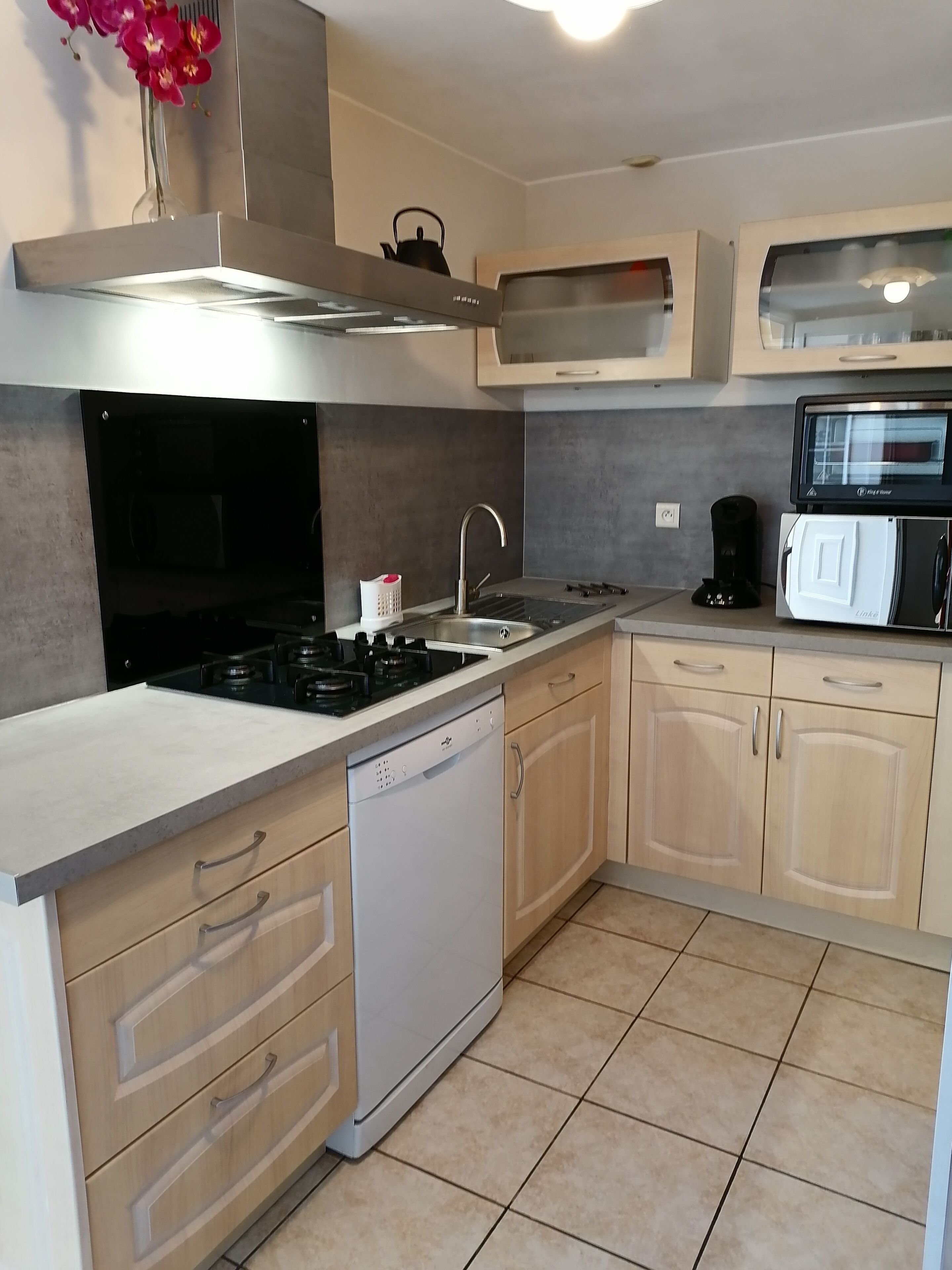 Air-conditioned maisonette ideally located in the charming village of Gallargues.