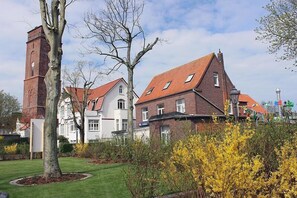 Exterior - 4 star (DTV) apartment with a view of the old lighthouse, quiet, central, bright (Borkum)