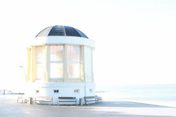 Beach nearby - 4 star (DTV) apartment with a view of the old lighthouse, quiet, central, bright (Borkum)