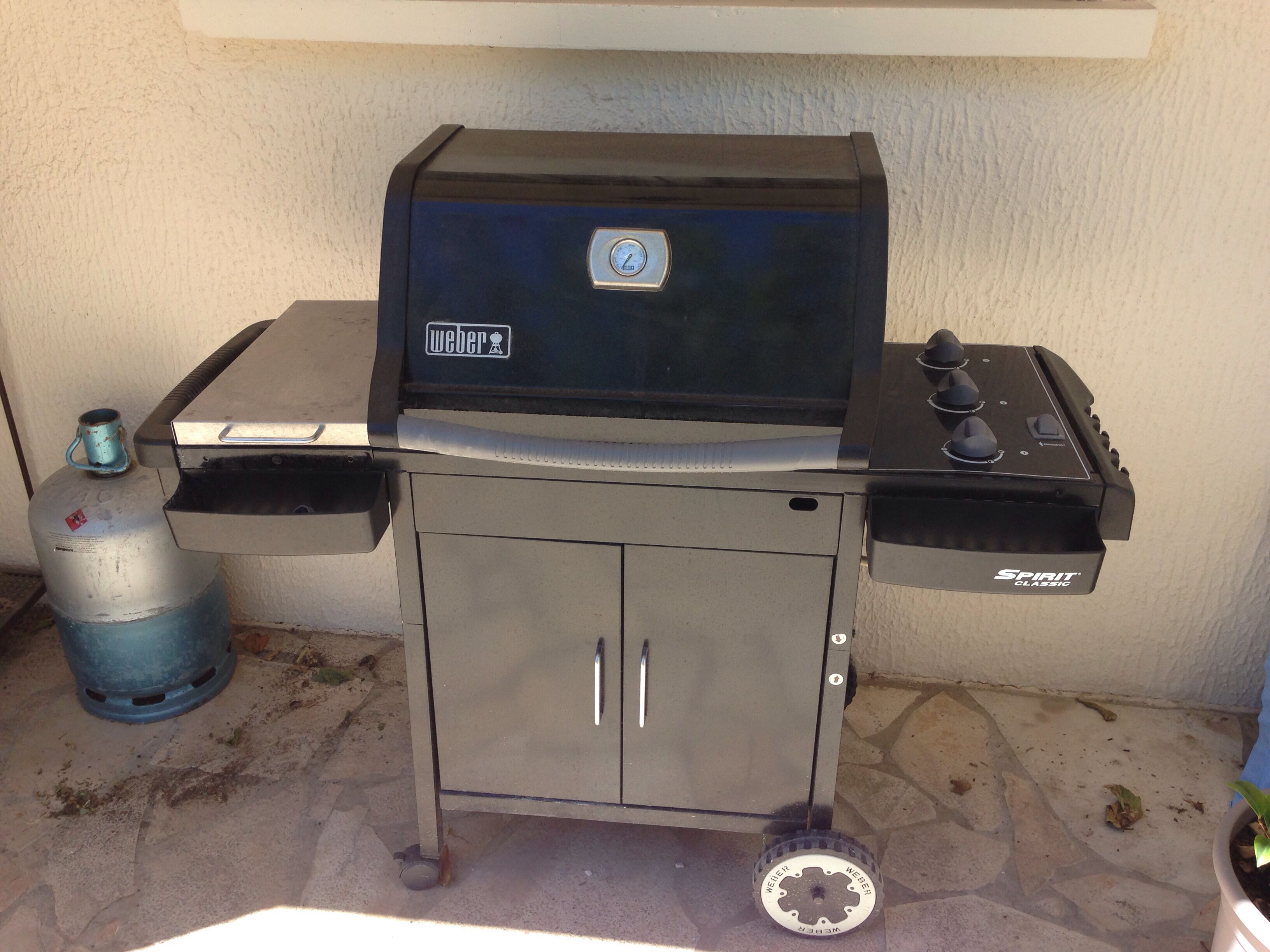 Ground floor of a villa in the heart of Provence with pool in Salon-de-Provence