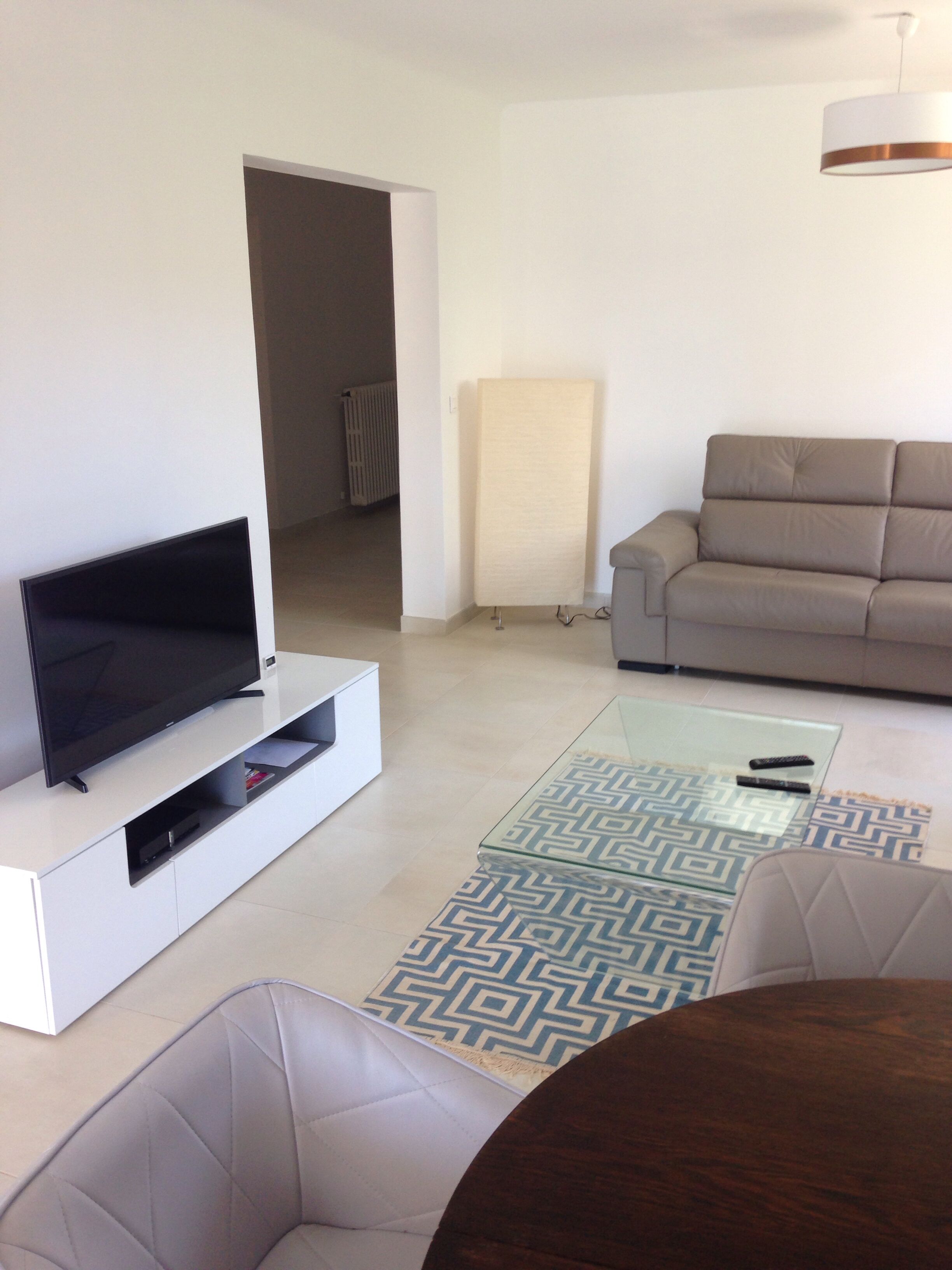 Ground floor of a villa in the heart of Provence with pool in Salon-de-Provence