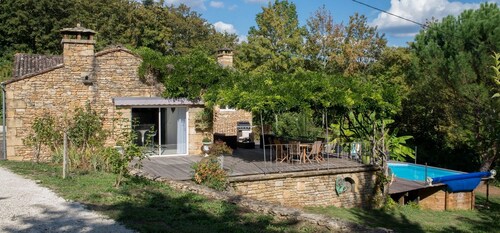 200 m from the medieval town, stone house, swimming pool, view of the cathedral