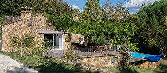 200 m frÄn medeltida staden, stenhus, pool, utsikt över katedralen