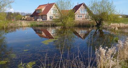 Gran Luxury Spa Villa, 4 dormitorios., 4 baños, sauna, 2 bañeras de hidromasaje, jardín