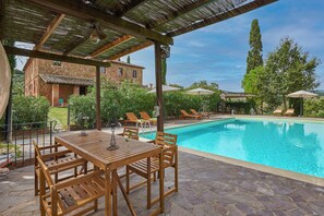Outdoor pool - Apartment with terrace and enchanting view (Torrita di Siena)