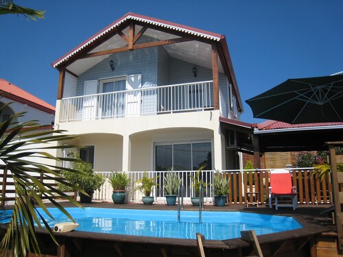 VILLA WITH HEATED POOL IN EXCELLENT LOCATION